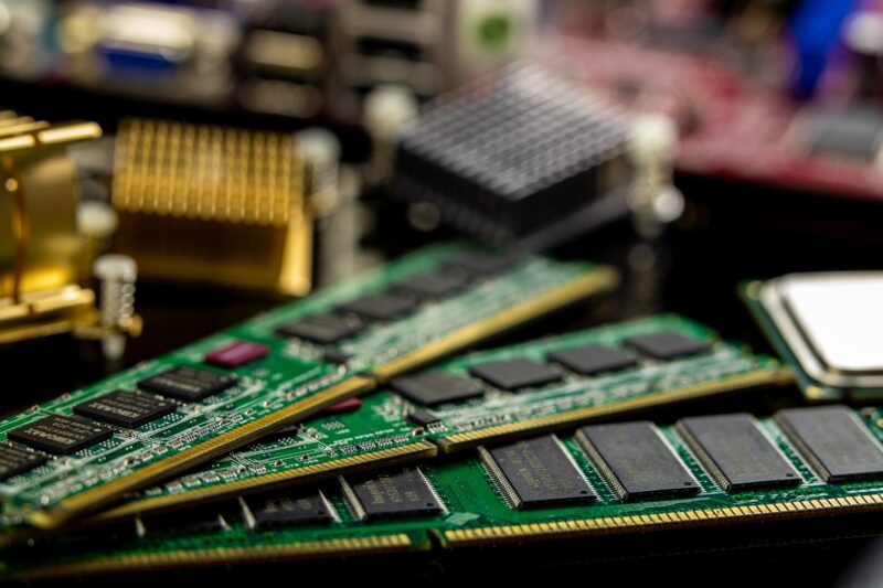 Syscom-Prorep acquires La Tecnika Due